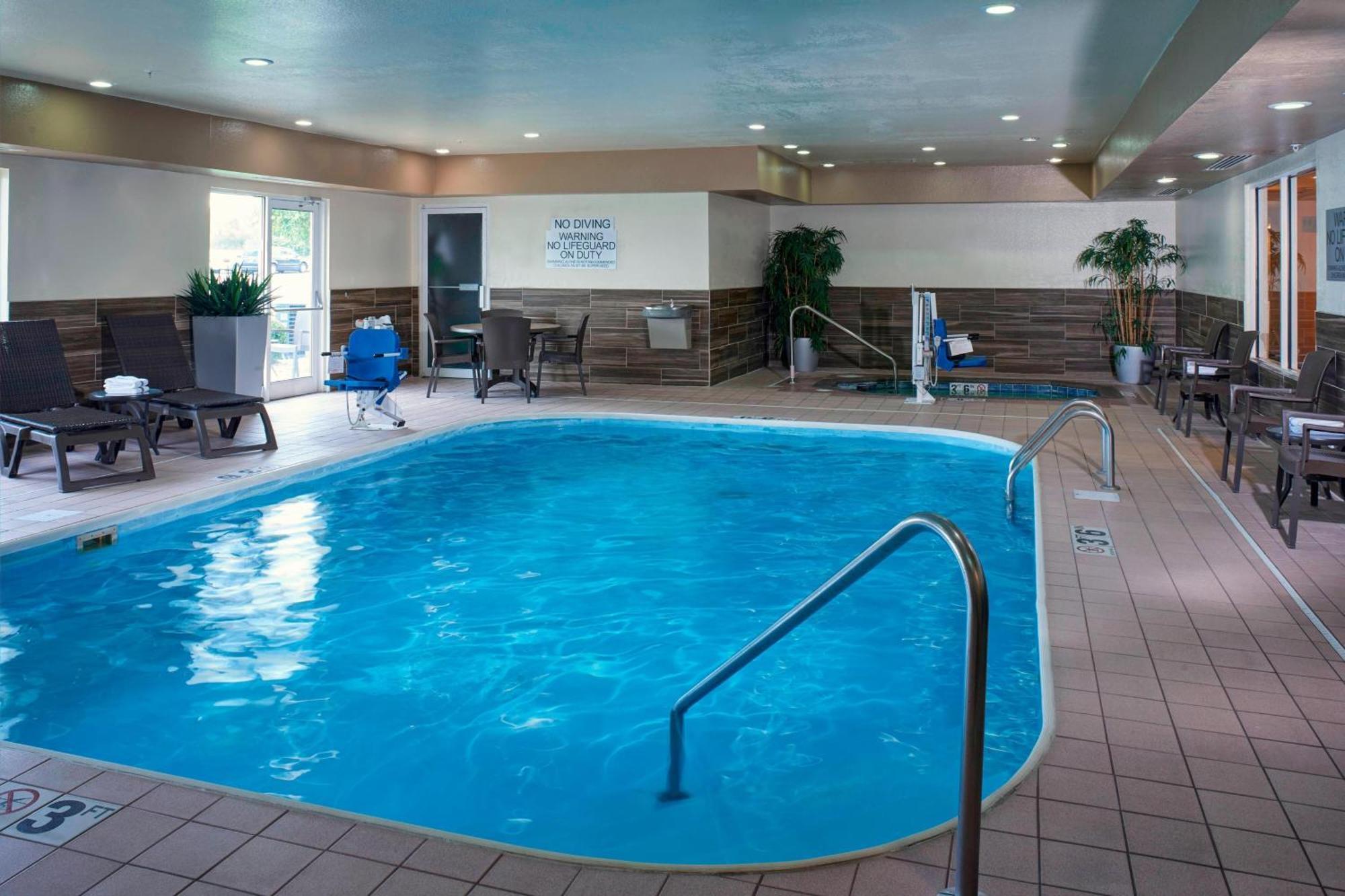 Fairfield Inn By Marriott Richmond New Paris Εξωτερικό φωτογραφία