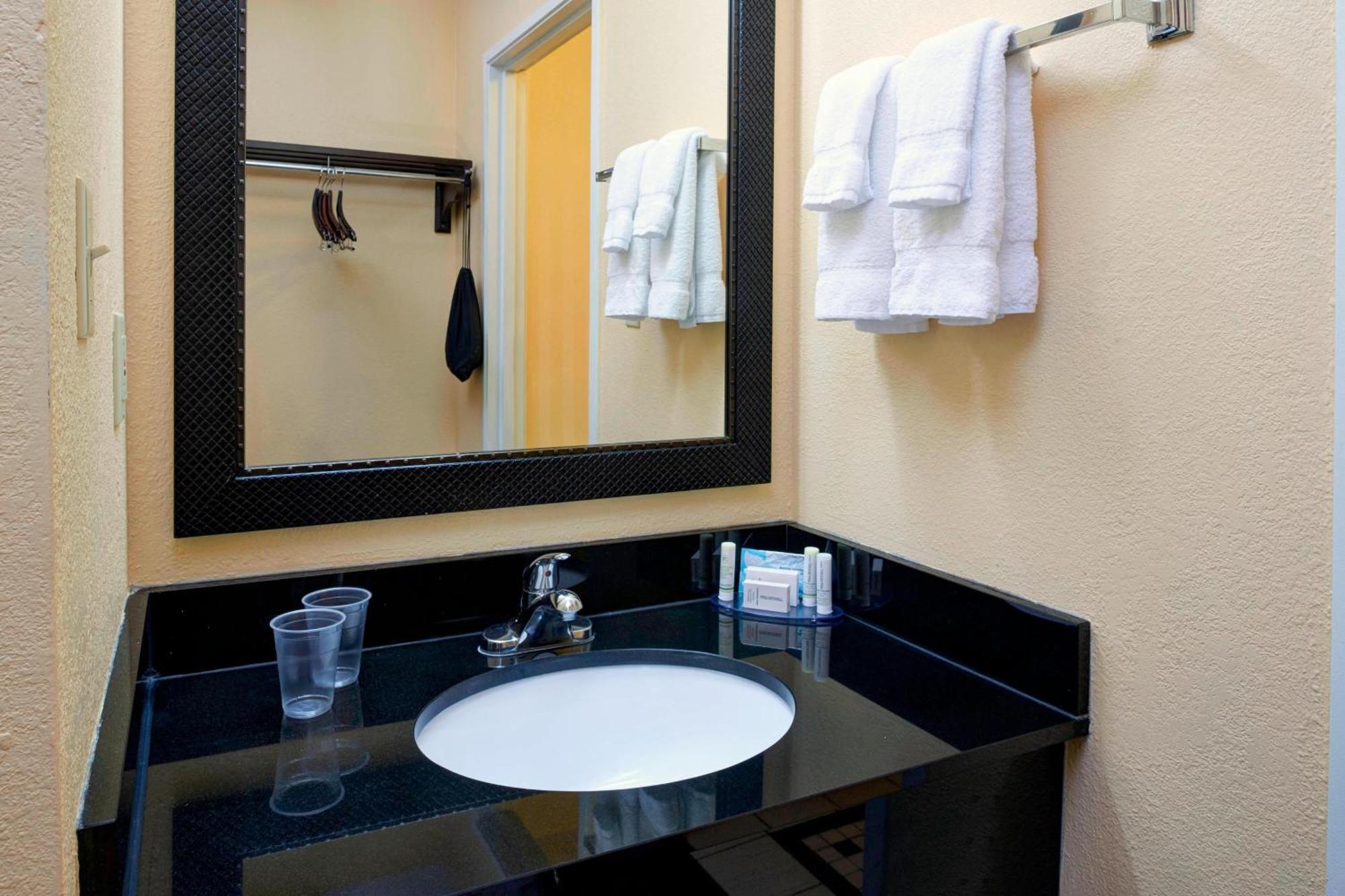 Fairfield Inn By Marriott Richmond New Paris Εξωτερικό φωτογραφία